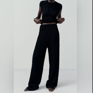 Set Black Textured Short Sleeve Top - Wide-Leg Knit Pants - Black